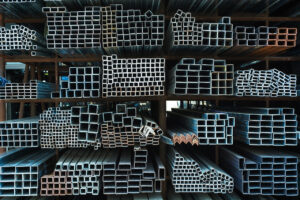 Wyroby stalowe – dlaczego stanowią fundament nowoczesnego przemysłu i budownictwa?